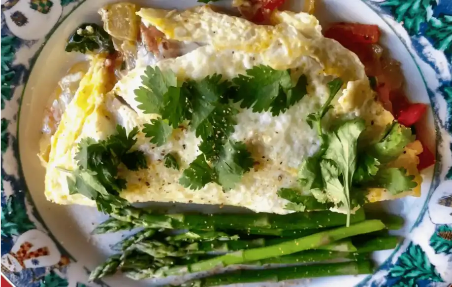 Egg_White_Scramble_with_Mushrooms_Asparagus_Cilantro_Healthy_Breakfast_Low_Calorie_High_Protein_Fresh_Vegetables_Nutritious_Delicious_Morning_Dish_Vegetarian_Option_ayurveda_food_ayurvedic